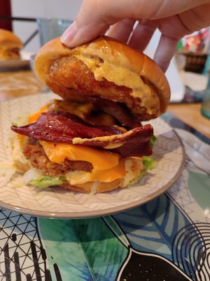 Hashbrown, bacon, queso y pollo at Thunder Vegan - La Latina  in Madrid