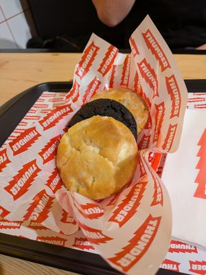 Lemon and chocolate cookies at Thunder Vegan - La Latina  in Madrid