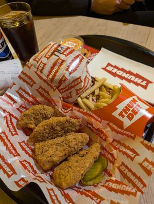 vegan nugggets, burger and fries at Thunder Vegan - La Latina  in Madrid