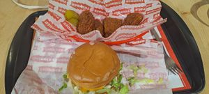Hamburguesa y alitas. at Thunder Vegan - La Latina  in Madrid