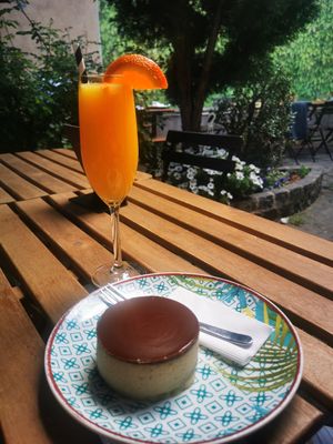 Piemont peanut cake at Vasmacska KávéZoo in Budapest