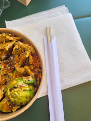 Great place to customize ur own bowls with tofu or vegan chicken as an option. Also great selection of vegetables, toppings, sauces and more! Can absolutely recommend :)) at Poke Garden in Lazise