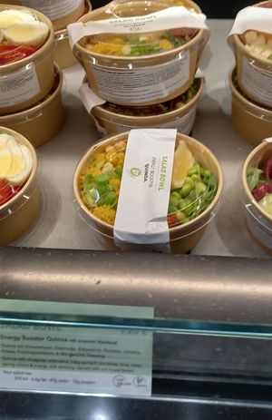vegan salad bowl 7,20€ at Ida & Frida - Kiosk in Dusseldorf