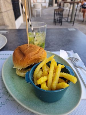 Vegan Burger at O Encontro Gastrobar in Pontevedra