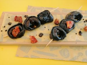 Spiedini di Ravioli neri at Carina - Sfoglia Rina Pasta Bar in Casalecchio Di Reno