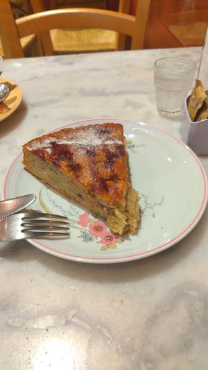 Vegan Apple pie at Torteria Olsen in Turin