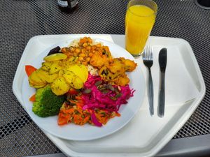 Food from buffet at Zdravy Zivot in Brno