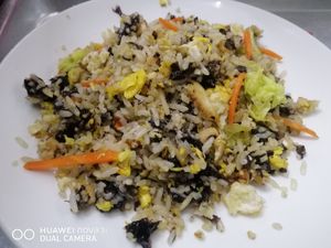 seaweed fried rice at Bao Bao Ais Kacang 2 宝宝红豆冰2 in Kuching