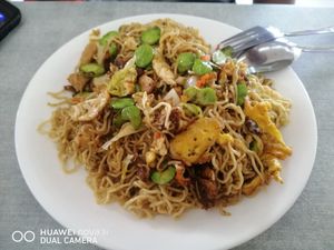 臭豆炒面 at Bao Bao Ais Kacang 2 宝宝红豆冰2 in Kuching