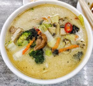 Authentic Fish soup by night stall 👍🏻 at Bao Bao Ais Kacang 2 宝宝红豆冰2 in Kuching