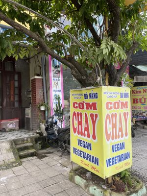 Sign  at Loving Hut - Bien Tinh Thuong in Da Nang