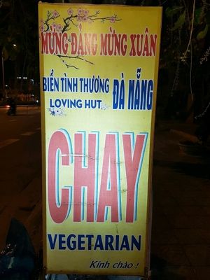 street sign at Loving Hut - Bien Tinh Thuong in Da Nang