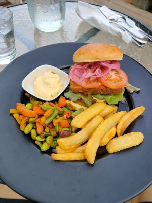 Tofu burger at Green Mama's in Karis