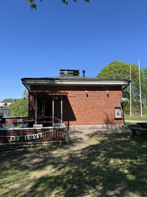   at Green Mama's in Karis