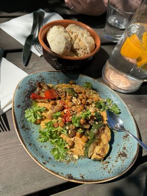   at Green Mama's in Karis