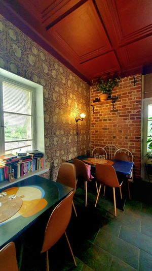  at Green Mama's in Karis