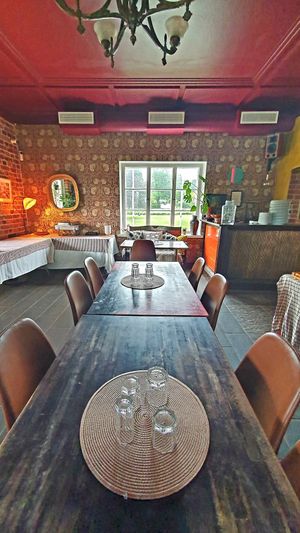  at Green Mama's in Karis