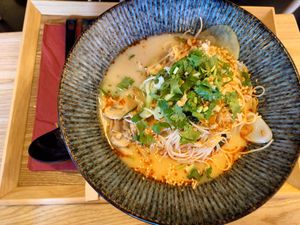 Mit Kokosmilch at Bowl Maker Society in Cologne