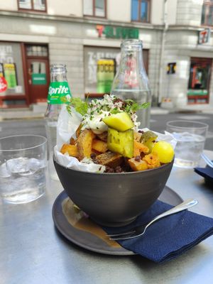 Dutch special (naturally vegan) without curry ketchup at Pom Friterie in Stockholm