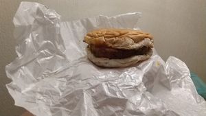 smash burger vegano pedido no delivery do Prime Dog Mooca. Vem com picles, cebola e hamburguer de soja com textura macia at Prime Dog - Vila Mariana in Sao Paulo