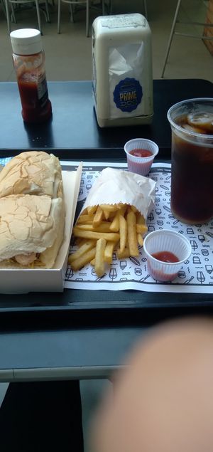 Combo dogão (4 salsichas), fritas e mate gelado at Prime Dog - Vila Mariana in Sao Paulo