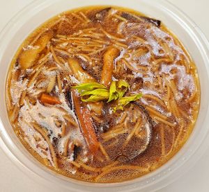 Food (Photo by Yising Tsai) at Hsiang De Temple - 祥德寺 in Hong Kong Island