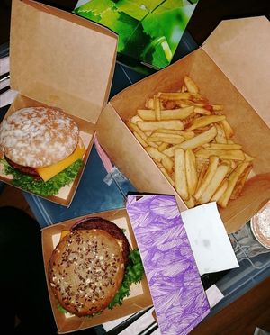 Vegan burger and fries takeout at Hans im Glück in Wuppertal