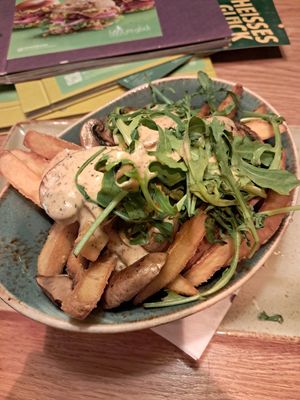 Loaded fries mit trüffelmayo at Hans im Glück in Wuppertal