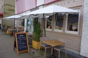 Outdoor seating at Keng Restaurant in Saarbrucken