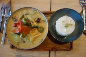 No. 001 Gäng Kiew Wan (hot green curry with coconut milk, Thai eggplant, and Thai basil)(vegan)  at Keng Restaurant in Saarbrucken