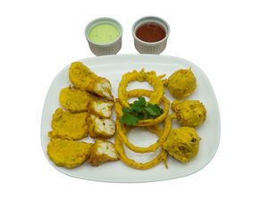 
Mix Pakora - Vegan Möglich

Tofu oder Paneer
Zwiebel, Blumenkohl
Batata Vada -  kichererbsenteig und Kartoffeln frittiert mit Curryblättern, Koriander, indischen Gewürze at Dosakingz Indisches Restaurant in Berlin