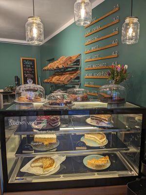 Vegane Torten, Zimtschnecken und Nussecken at SCHNöRKELLOS Bio - Regional in Frechen