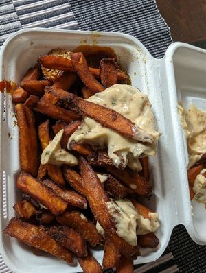 Currywurst scharf mit Süßkartoffelpommes at Fritz Mitte Neugasse in Jena