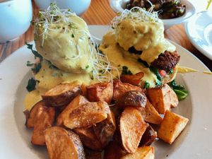 benedict breakfast plate at Cleveland Vegan in Lakewood