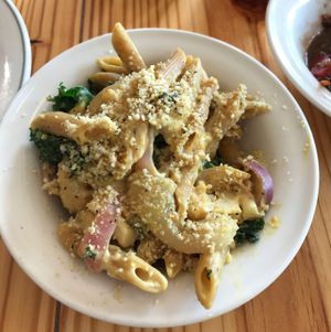 cauliflower mac n cheer at Cleveland Vegan in Lakewood