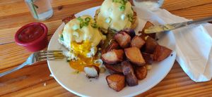 Eggs benedict plate at Cleveland Vegan in Lakewood