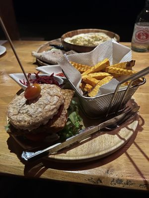 Hamburguesa de tempeh y sweet potato (caseras)  at Orion Cafe in Koh Phangan