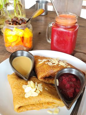 Buckwheat pancakes, Choco bomb chia, and beetroot juice 😋 at Orion Cafe in Koh Phangan