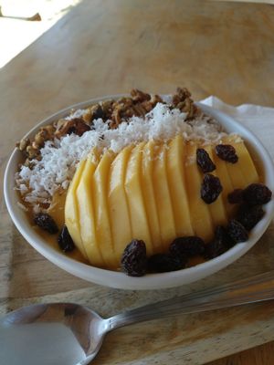 Mango smoothie bowl at Orion Cafe in Koh Phangan