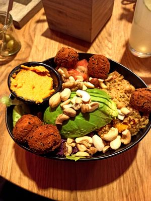 Vegane Falafel-Bowl at Alexandre in Reutlingen
