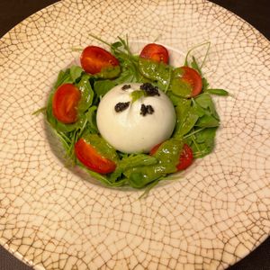 Ensalada de burrata de búfala  at Pizzeria Eden Barcelona in Barcelona