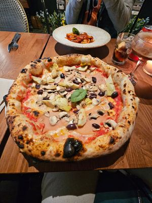 Caprichosa pizza vegan at Pizzeria Eden Barcelona in Barcelona
