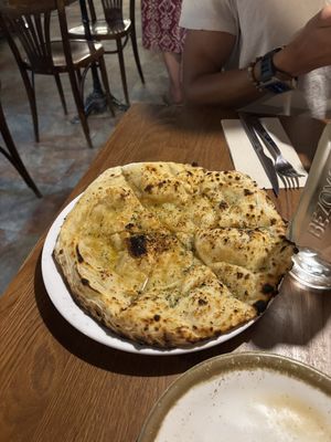 Garlic bread  at Pizzeria Eden Barcelona in Barcelona