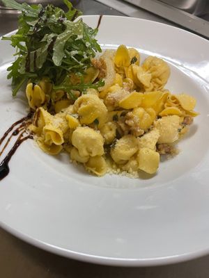 Fagottini
Teigsäckchen gefüllt mit Mascarpone und Birne at Restaurant Kastell in Sulz Am Neckar