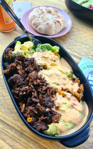 Box with teriyaki "beef" 🌱👍😊 at Gustav Grün in Hamburg