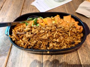 Bowl with shawarma, broccoli & others at Gustav Grün in Hamburg