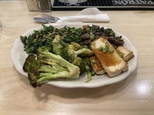 Market vegetable plate : my choice today was garlic broccoli, mushrooms, kale, tofu at Westville - Chelsea in New York City