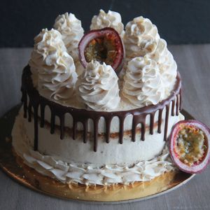 Passionfruit cake with cream cheese white chocolate & gin frosting at Verão de Abril - Bakery in Porto