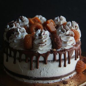 Chocolate cake with salted caramels at Verão de Abril - Bakery in Porto