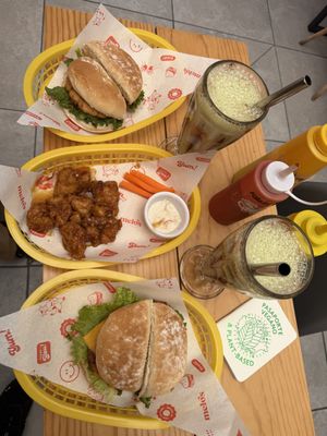 Hamburguesa Melos   at Melo's in Toluca